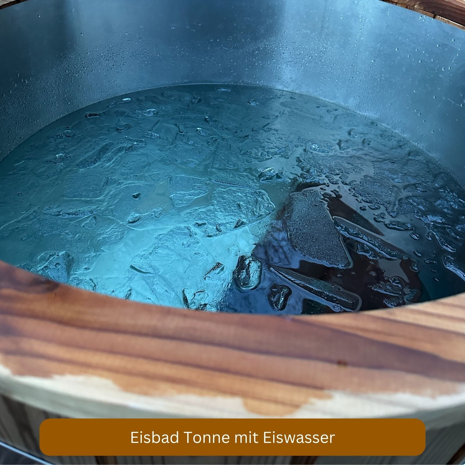 Eisbad Tonne PURE mit Eiswasser